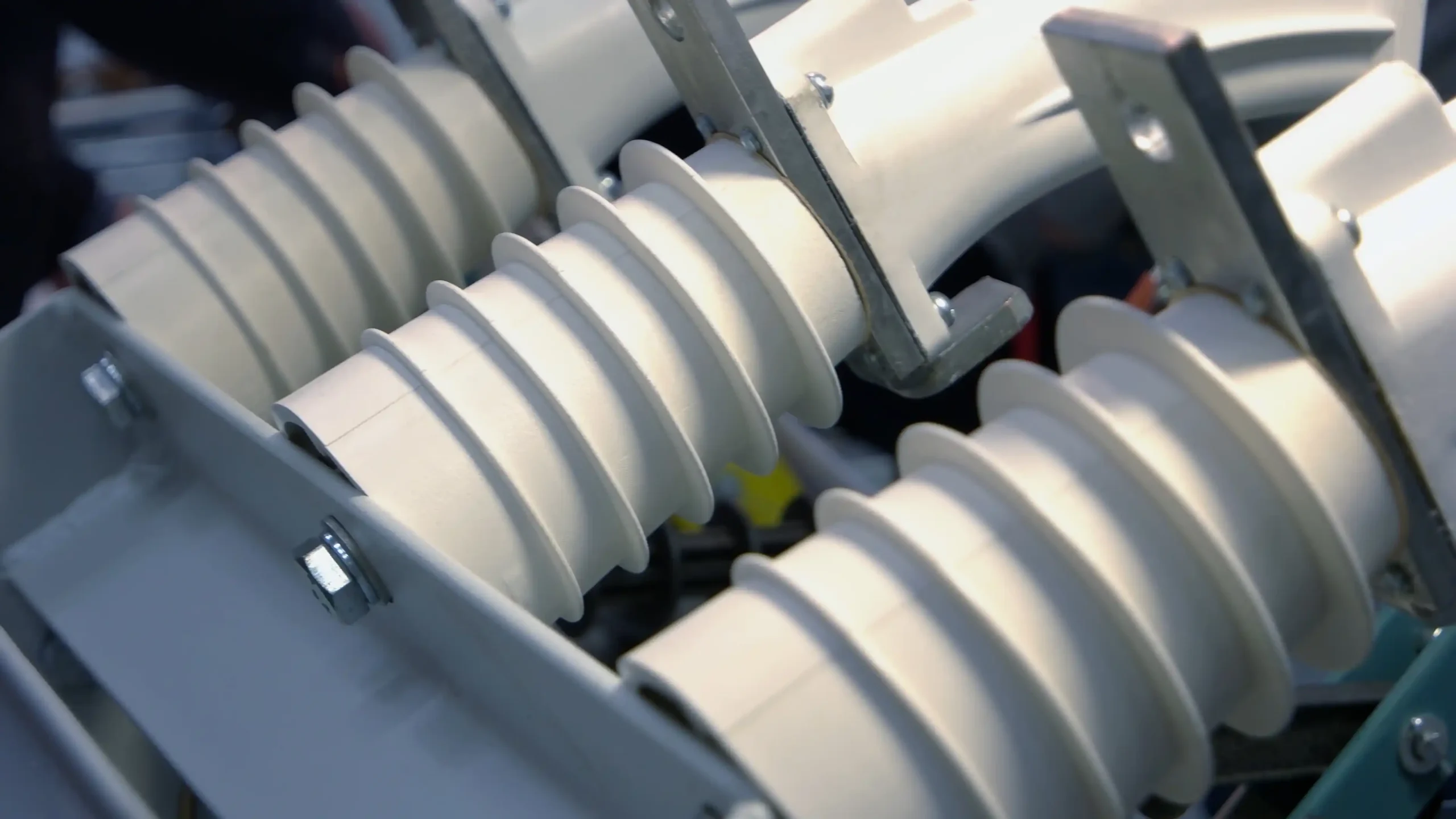 How do isolation transformers works